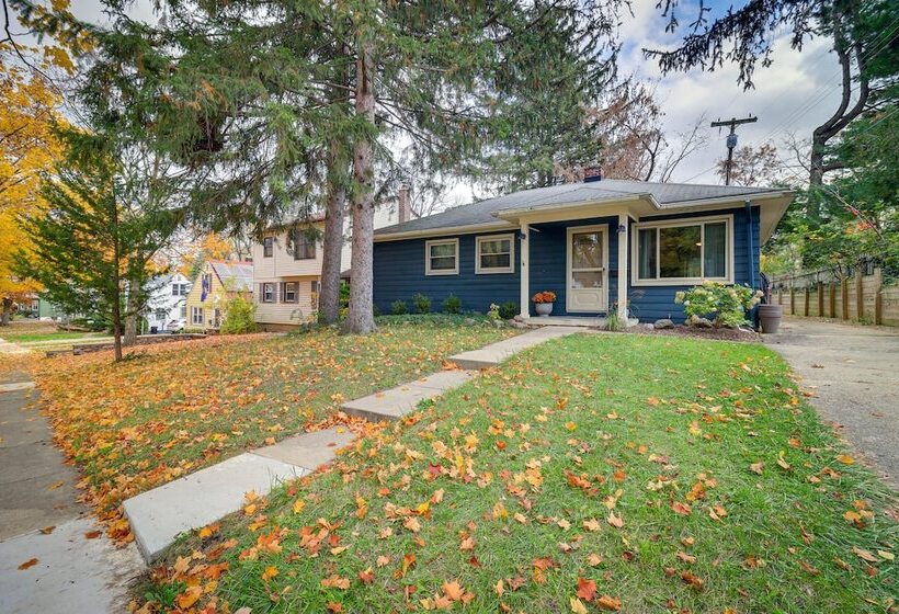 Ann Arbor Home W/ Deck, 2 Mi To Michigan Stadium!