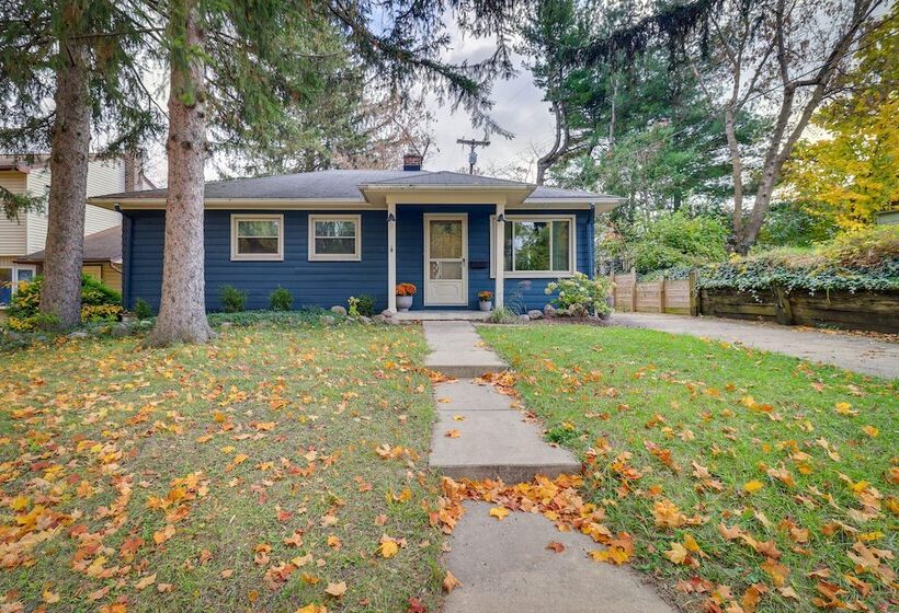 Ann Arbor Home W/ Deck, 2 Mi To Michigan Stadium!