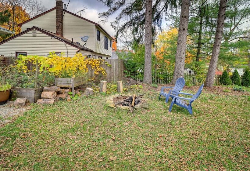 Ann Arbor Home W/ Deck, 2 Mi To Michigan Stadium!