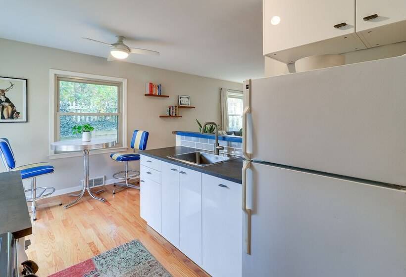 Ann Arbor Home W/ Deck, 2 Mi To Michigan Stadium!