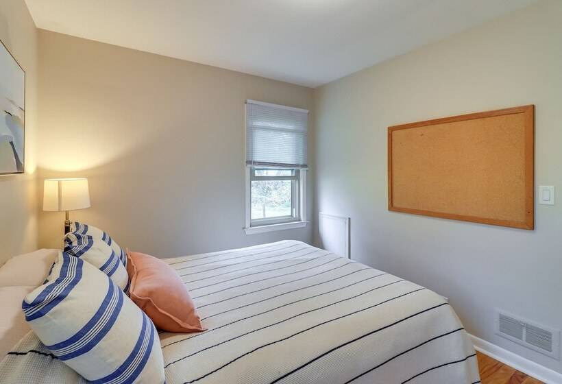 Ann Arbor Home W/ Deck, 2 Mi To Michigan Stadium!