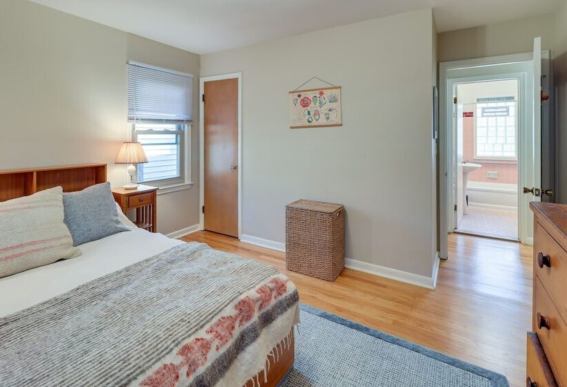 Ann Arbor Home W/ Deck, 2 Mi To Michigan Stadium!