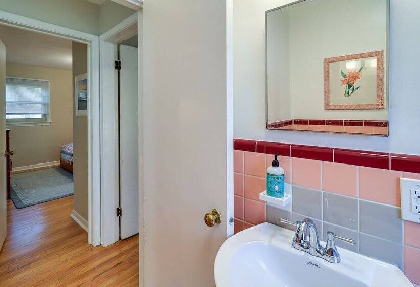 Ann Arbor Home W/ Deck, 2 Mi To Michigan Stadium!