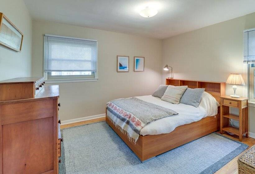 Ann Arbor Home W/ Deck, 2 Mi To Michigan Stadium!