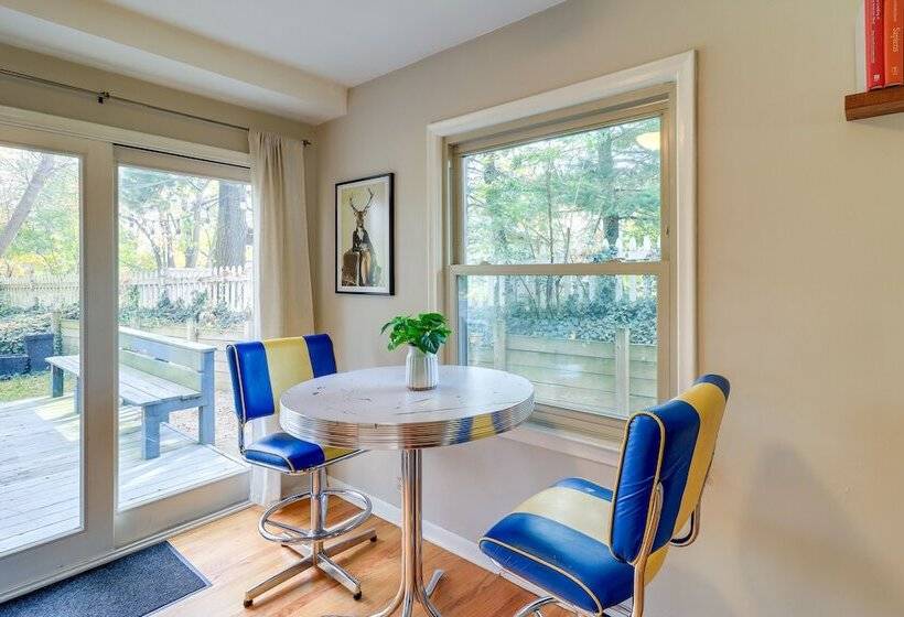 Ann Arbor Home W/ Deck, 2 Mi To Michigan Stadium!