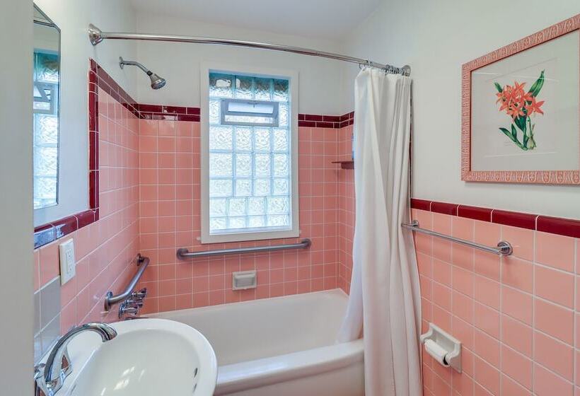 Ann Arbor Home W/ Deck, 2 Mi To Michigan Stadium!