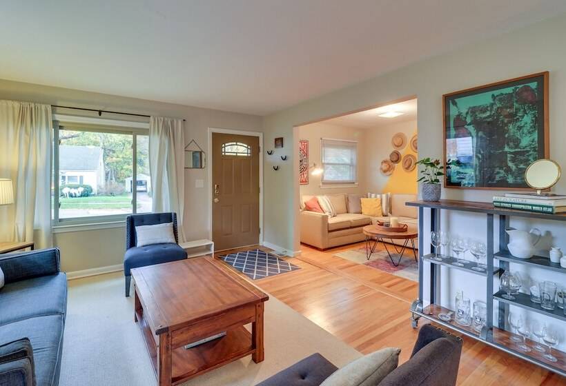 Ann Arbor Home W/ Deck, 2 Mi To Michigan Stadium!