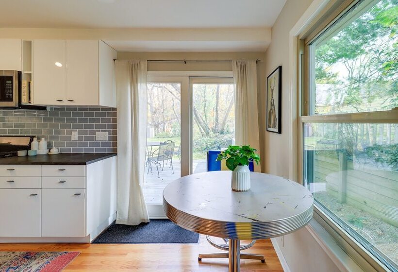 Ann Arbor Home W/ Deck, 2 Mi To Michigan Stadium!