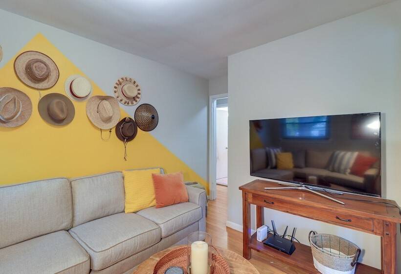 Ann Arbor Home W/ Deck, 2 Mi To Michigan Stadium!