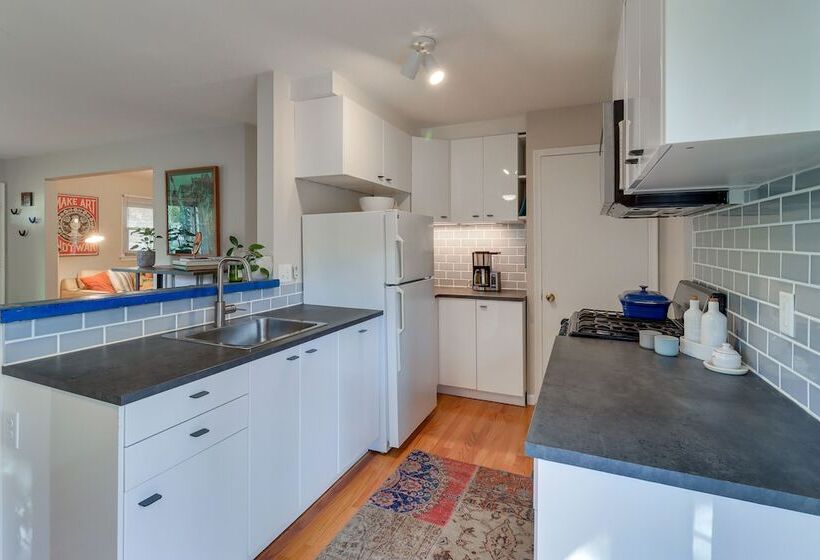 Ann Arbor Home W/ Deck, 2 Mi To Michigan Stadium!