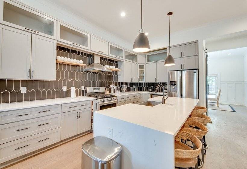 Family Home W/ Backyard ~ 2 Mi To Downtown Atlanta