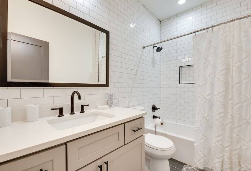 Family Home W/ Backyard ~ 2 Mi To Downtown Atlanta