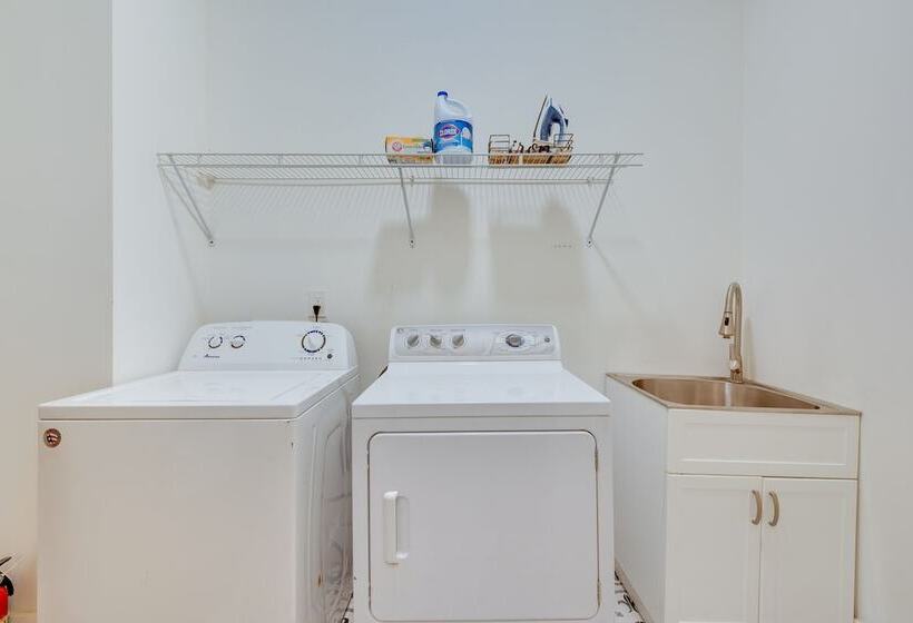 Family Home W/ Backyard ~ 2 Mi To Downtown Atlanta