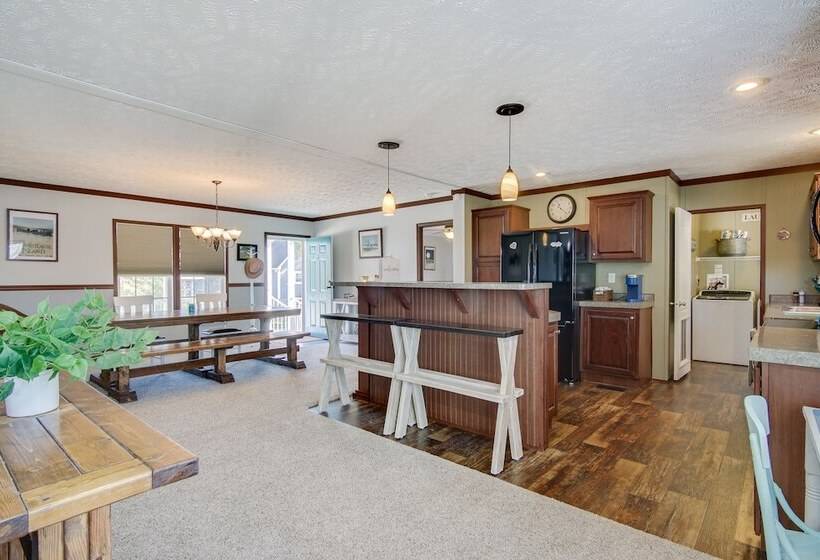 Beach Bay Pony Place W/ Ponies: 1 Mi To Water!