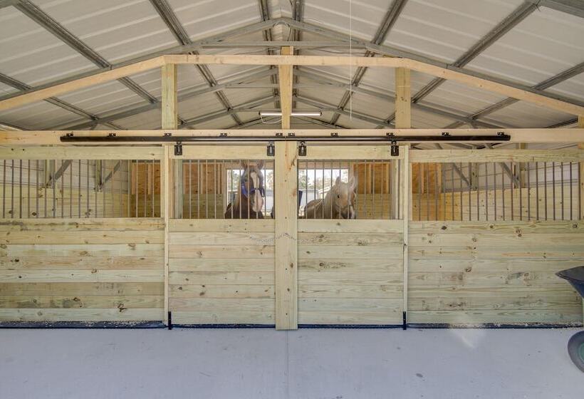 Beach Bay Pony Place W/ Ponies: 1 Mi To Water!