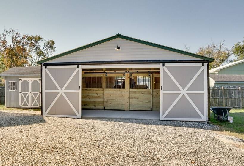 Beach Bay Pony Place W/ Ponies: 1 Mi To Water!