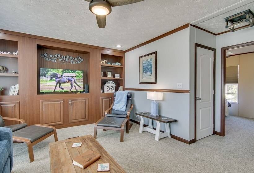 Beach Bay Pony Place W/ Ponies: 1 Mi To Water!