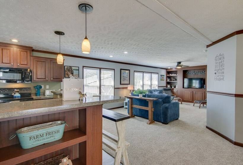 Beach Bay Pony Place W/ Ponies: 1 Mi To Water!