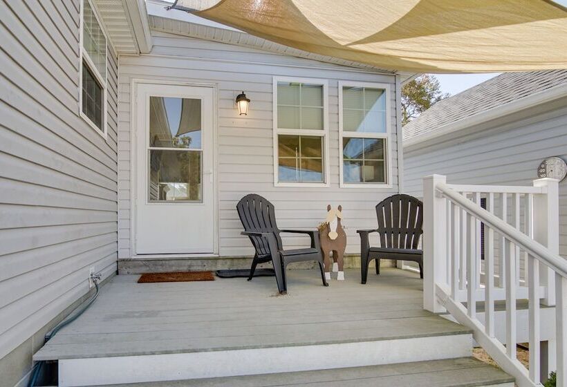 Beach Bay Pony Place W/ Ponies: 1 Mi To Water!