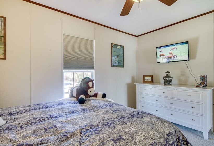 Beach Bay Pony Place W/ Ponies: 1 Mi To Water!