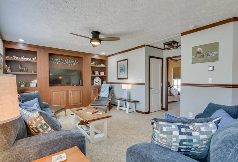 Beach Bay Pony Place W/ Ponies: 1 Mi To Water!