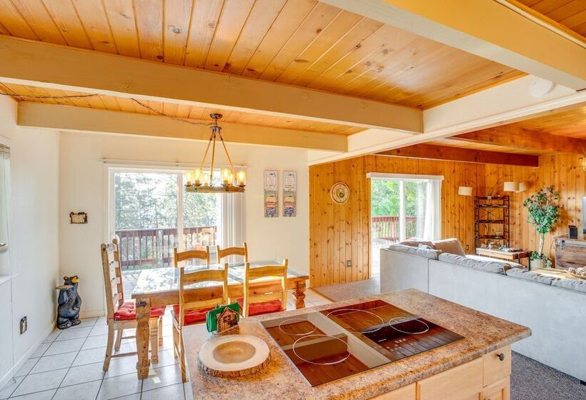 Hot Tub, Deck & View: Peaceful Arnold Cabin!