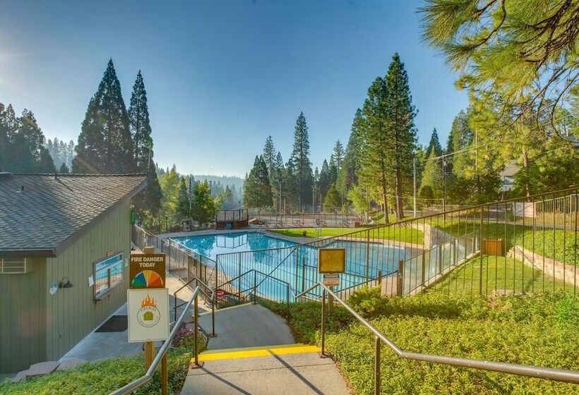 Hot Tub, Deck & View: Peaceful Arnold Cabin!