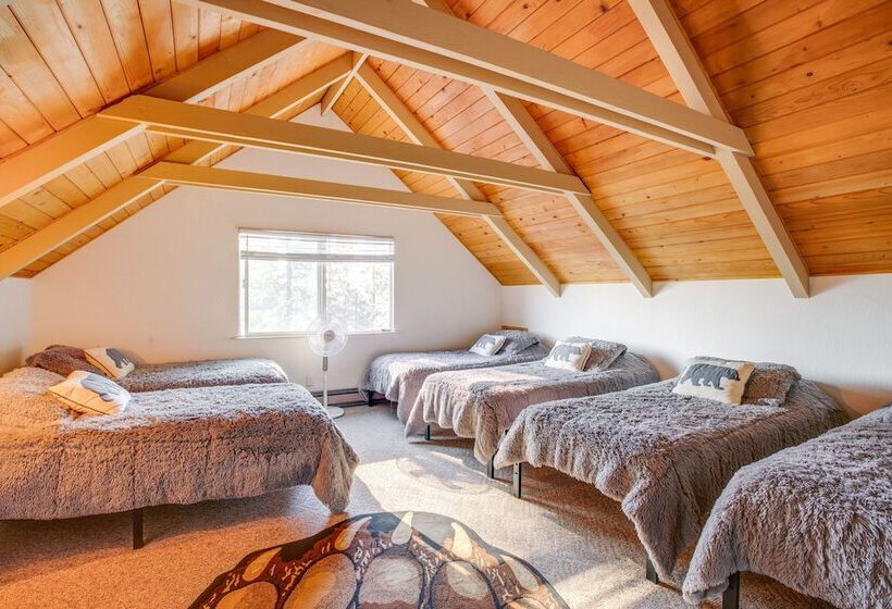 Hot Tub, Deck & View: Peaceful Arnold Cabin!