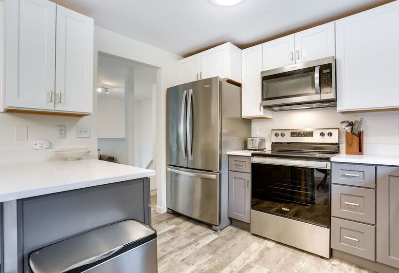 Beautiful Kenmore Retreat Near Marina & Beach!