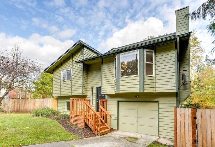 Beautiful Kenmore Retreat Near Marina & Beach!