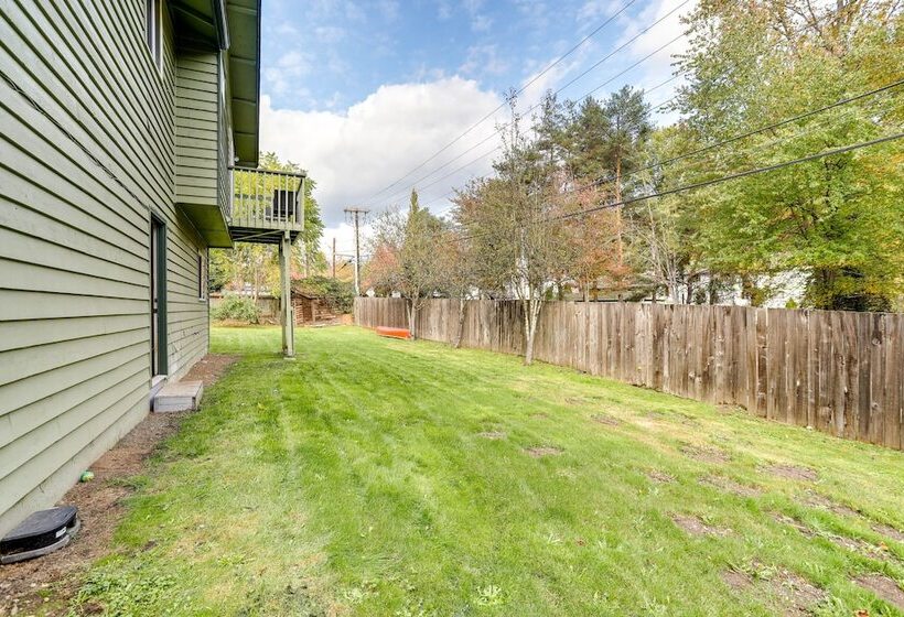 Beautiful Kenmore Retreat Near Marina & Beach!