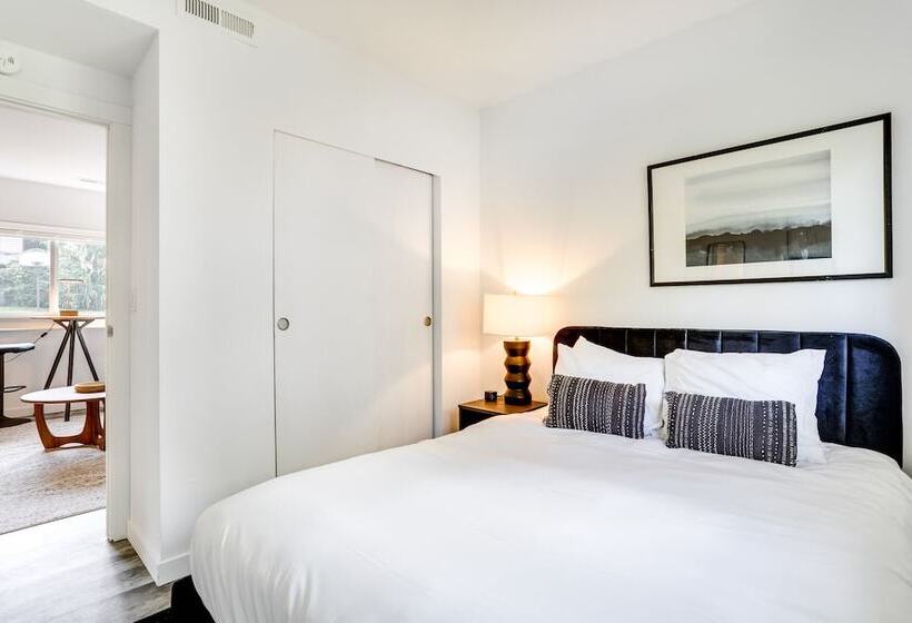 Beautiful Kenmore Retreat Near Marina & Beach!