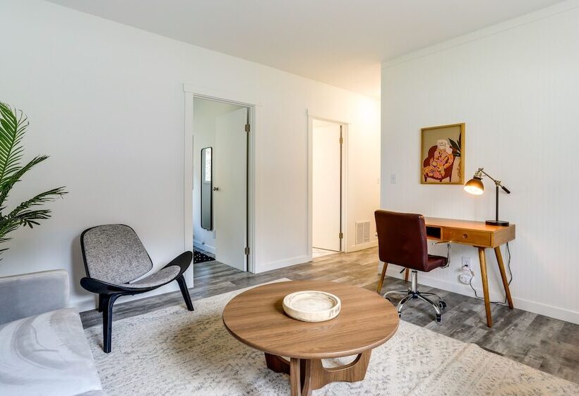 Beautiful Kenmore Retreat Near Marina & Beach!