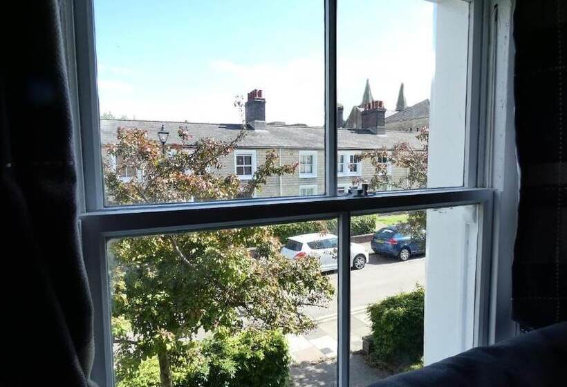 ベッドアンドブレックファースト Converted Railway Cottage