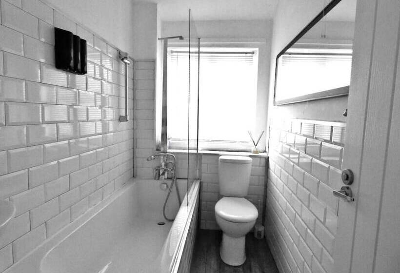 ベッドアンドブレックファースト Converted Railway Cottage