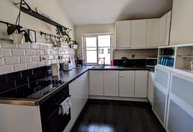 ベッドアンドブレックファースト Converted Railway Cottage