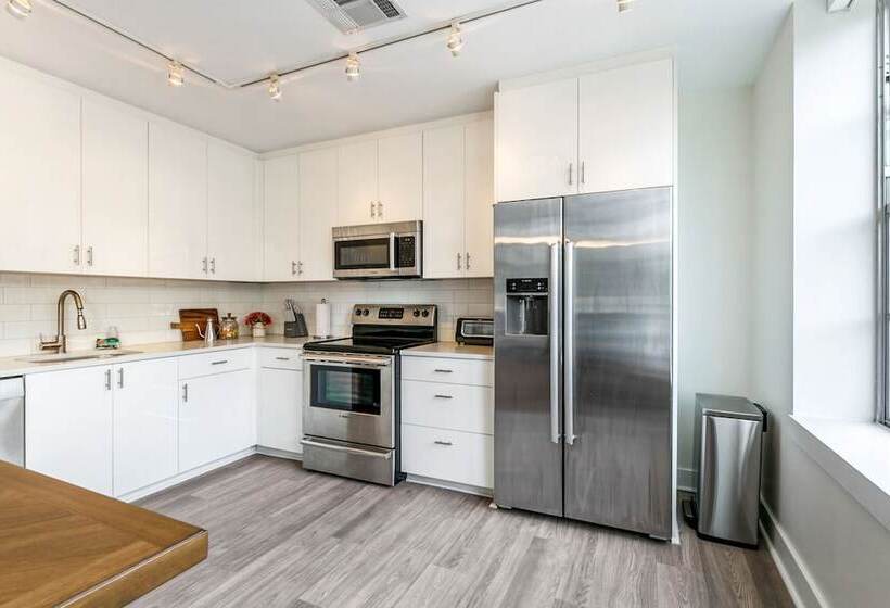 Big Easy Elegance 4br Condo In Nola