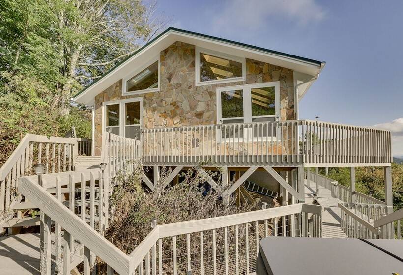 Blowing Rock Home W/ Hot Tub & Mountain View Deck!
