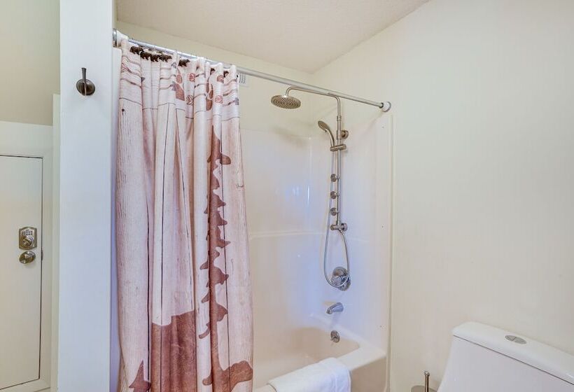 Blowing Rock Home W/ Hot Tub & Mountain View Deck!