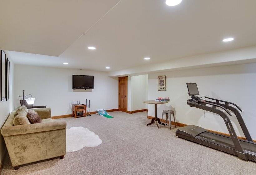 9 Mi To Downtown: Bozeman Vacation Home W/ Hot Tub