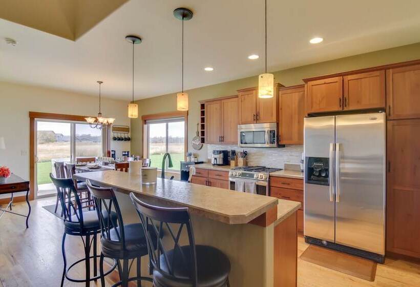 9 Mi To Downtown: Bozeman Vacation Home W/ Hot Tub