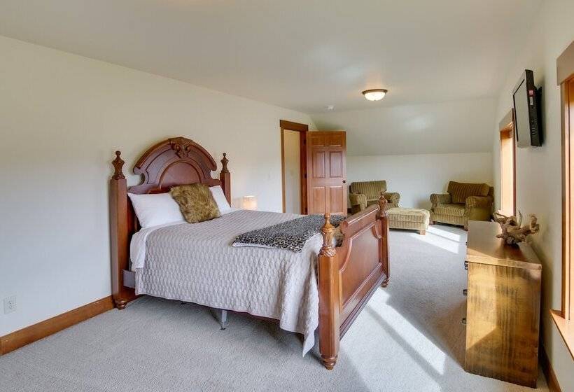 9 Mi To Downtown: Bozeman Vacation Home W/ Hot Tub