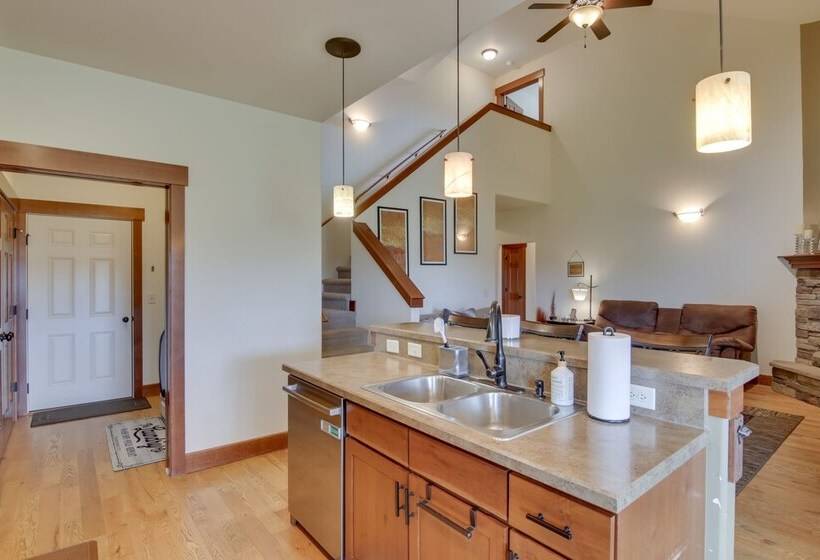 9 Mi To Downtown: Bozeman Vacation Home W/ Hot Tub