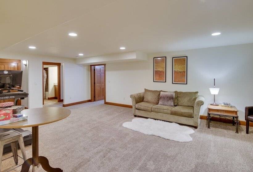 9 Mi To Downtown: Bozeman Vacation Home W/ Hot Tub