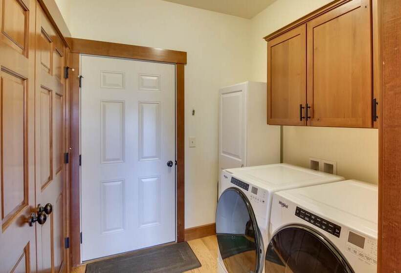 9 Mi To Downtown: Bozeman Vacation Home W/ Hot Tub