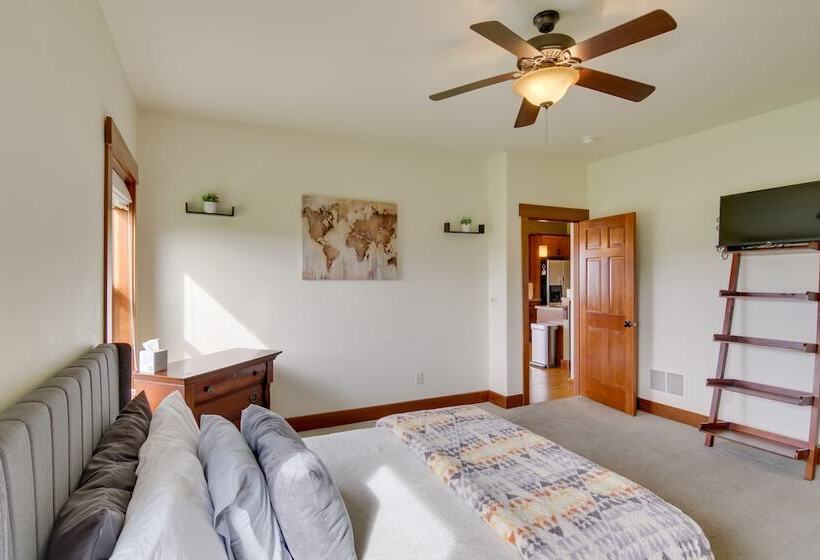 9 Mi To Downtown: Bozeman Vacation Home W/ Hot Tub