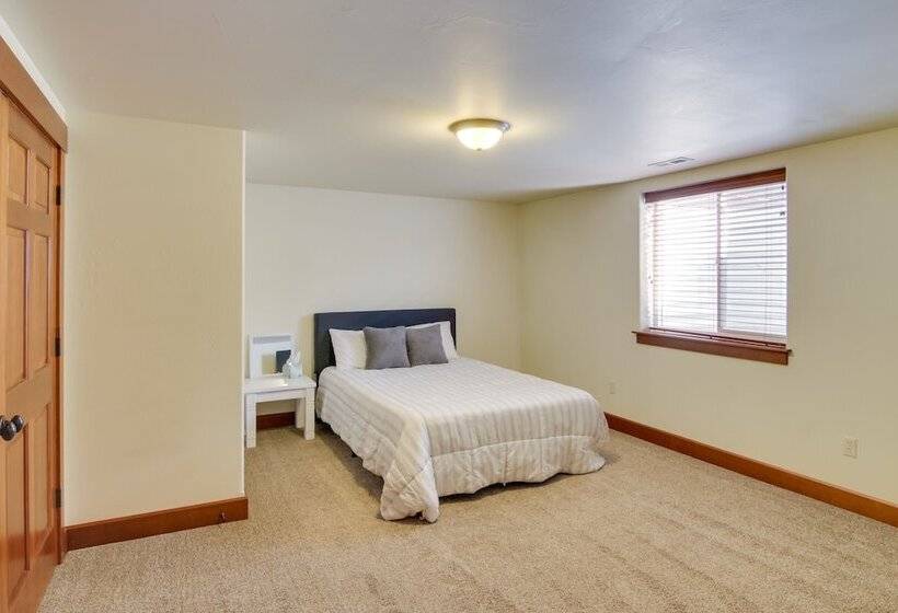 9 Mi To Downtown: Bozeman Vacation Home W/ Hot Tub