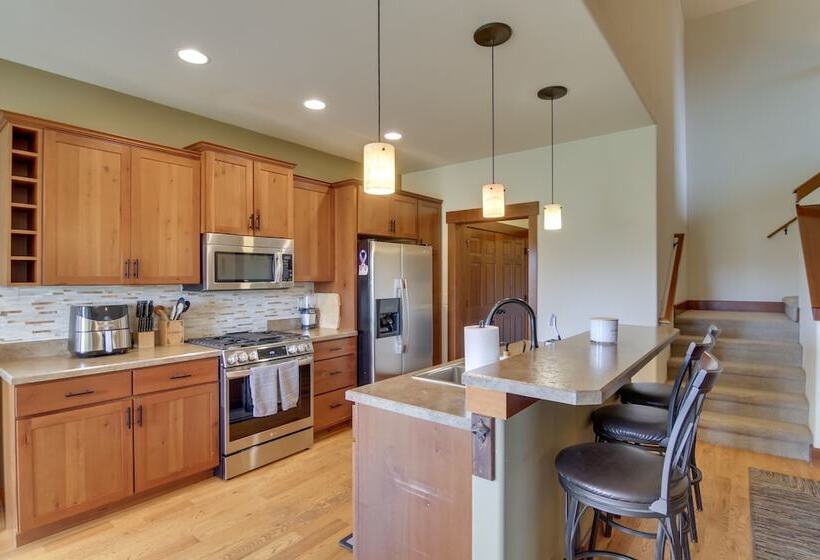 9 Mi To Downtown: Bozeman Vacation Home W/ Hot Tub