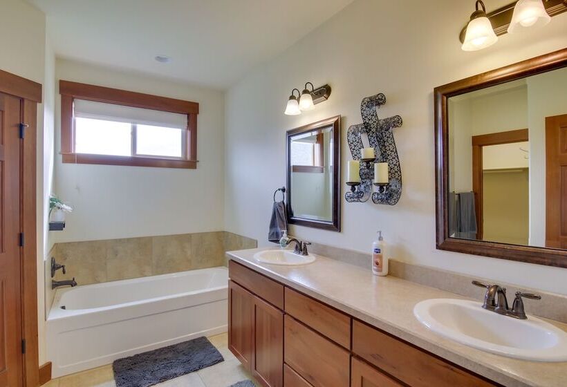 9 Mi To Downtown: Bozeman Vacation Home W/ Hot Tub