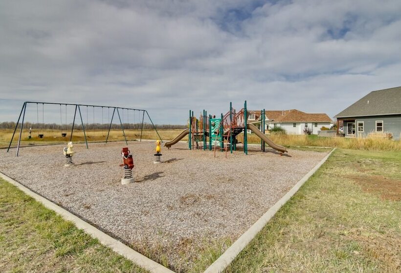 9 Mi To Downtown: Bozeman Vacation Home W/ Hot Tub